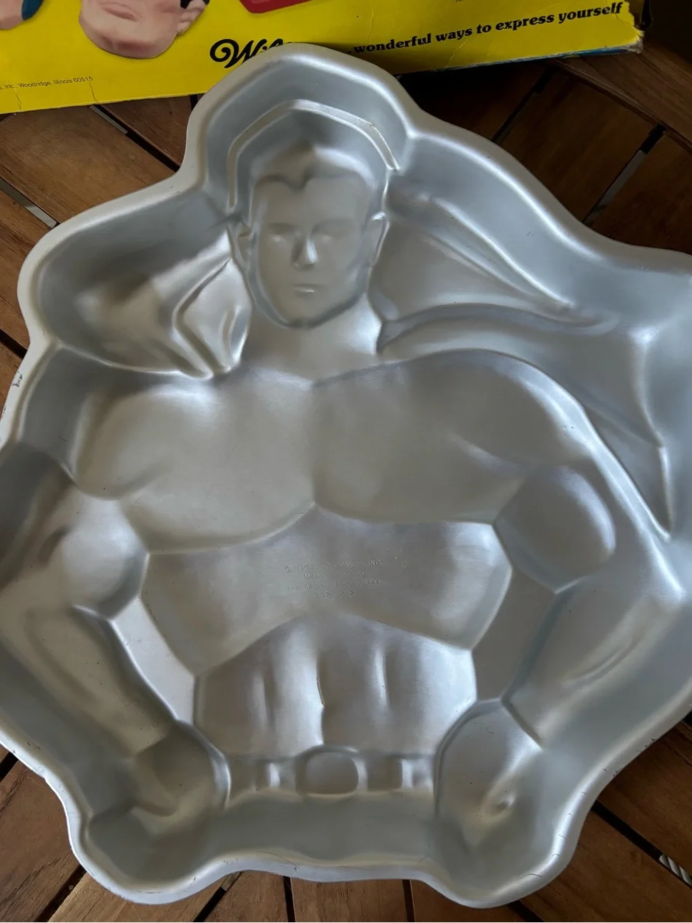 Wilton aluminum cake